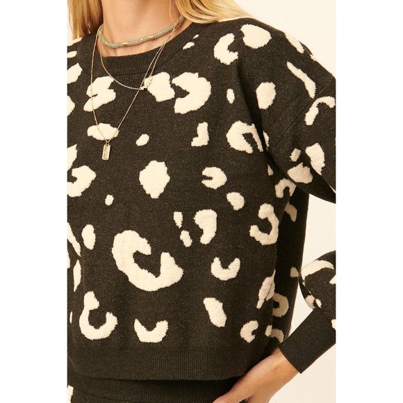 A Leopard Print Pullover Sweater - Picture 3 of 7